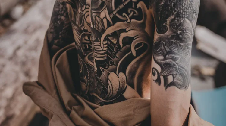 Tätowierte Haut ist besondere Haut: Das passiert beim Tätowieren